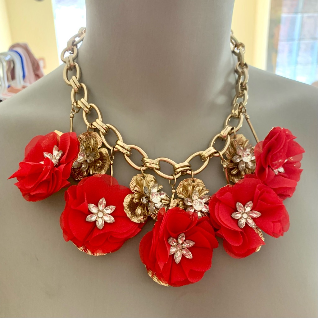Bebe Rose Flower Gold Necklace Nwot 18$